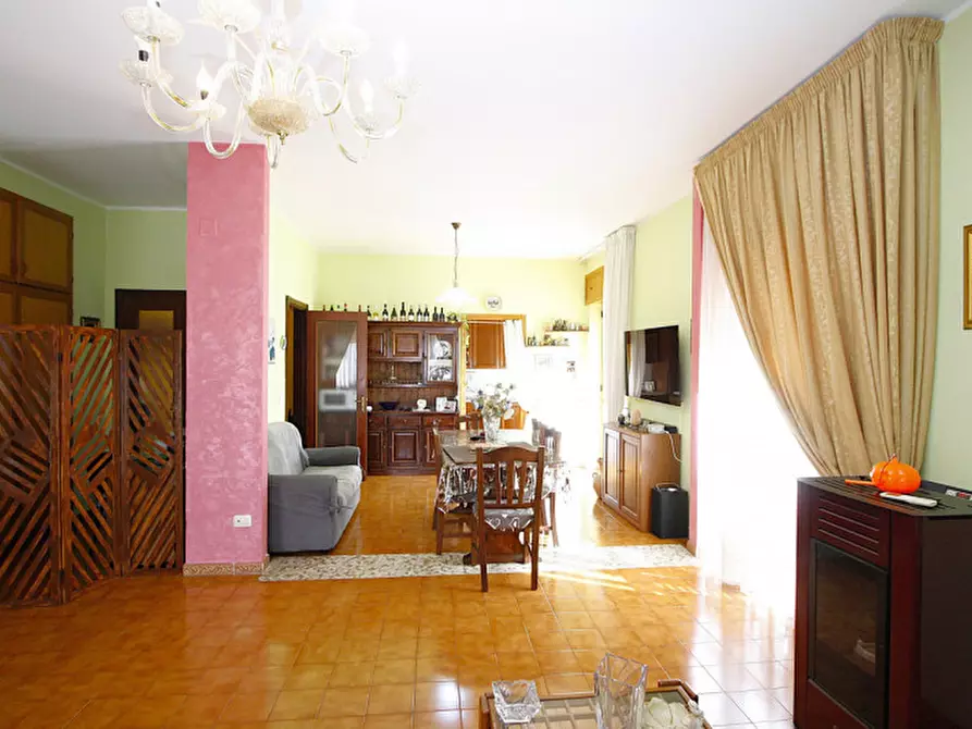 Immagine 7 di Appartamento in vendita  in Viale Italia a Matino