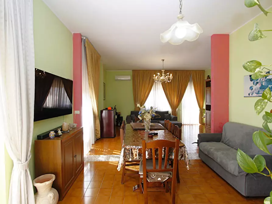 Immagine 9 di Appartamento in vendita  in Viale Italia a Matino