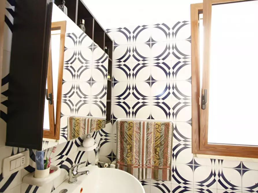 Immagine 21 di Appartamento in vendita  in Viale Italia a Matino