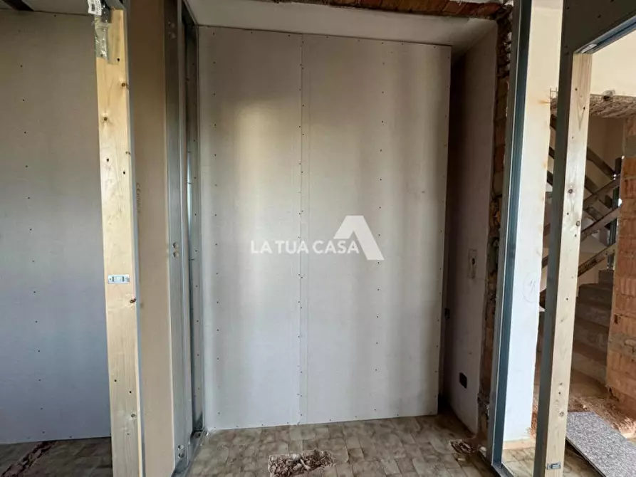 Immagine 9 di Appartamento in vendita  a Villafranca Di Verona