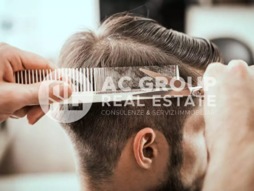 Immagine 2 di Attività commerciale in vendita  in Piazza Achille Grandi a Solaro