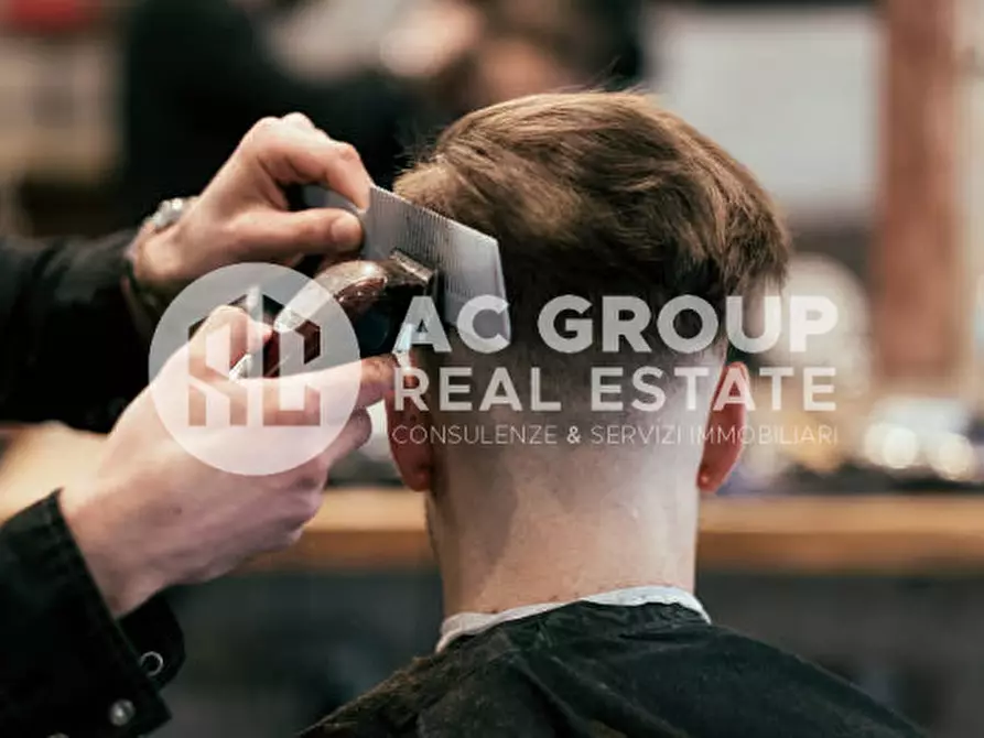 Immagine 3 di Attività commerciale in vendita  in Piazza Achille Grandi a Solaro