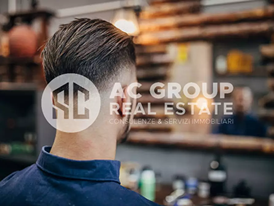 Immagine 4 di Attività commerciale in vendita  in Piazza Achille Grandi a Solaro