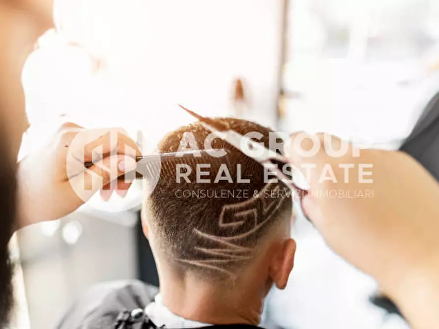 Immagine 10 di Attività commerciale in vendita  in Piazza Achille Grandi a Solaro