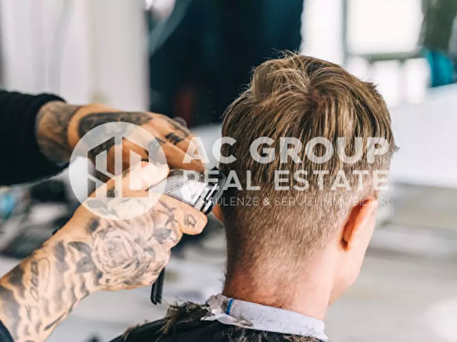 Immagine 11 di Attività commerciale in vendita  in Piazza Achille Grandi a Solaro