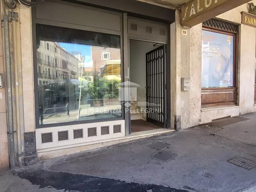 Immagine 2 di Negozio in vendita  in PIAZZA DELLE ERBE a Vicenza