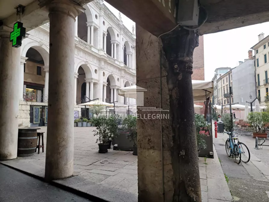 Immagine 3 di Negozio in vendita  in PIAZZA DELLE ERBE a Vicenza
