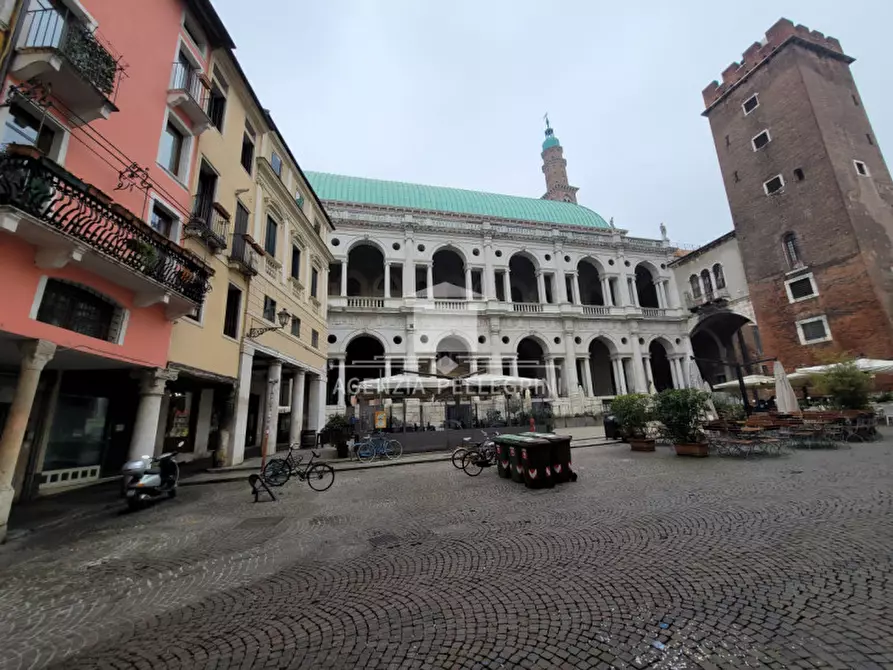 Immagine 6 di Negozio in vendita  in PIAZZA DELLE ERBE a Vicenza