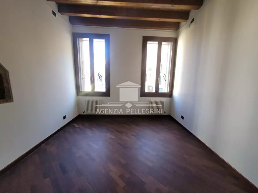 Immagine 10 di Negozio in vendita  in PIAZZA DELLE ERBE a Vicenza