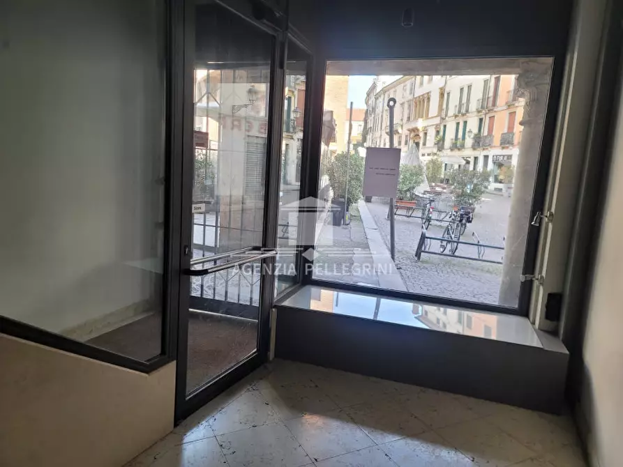 Immagine 19 di Negozio in vendita  in PIAZZA DELLE ERBE a Vicenza