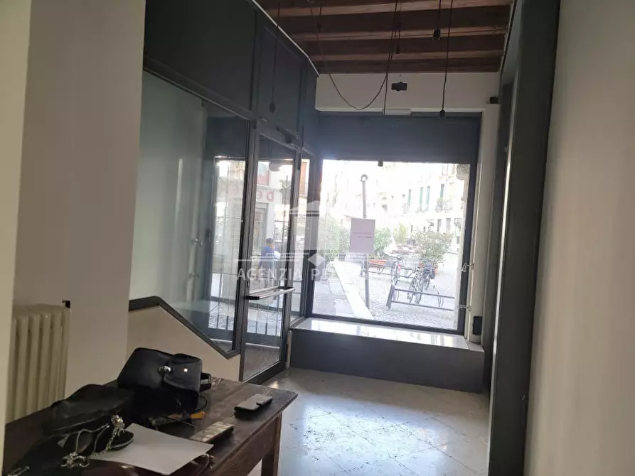 Immagine 21 di Negozio in vendita  in PIAZZA DELLE ERBE a Vicenza