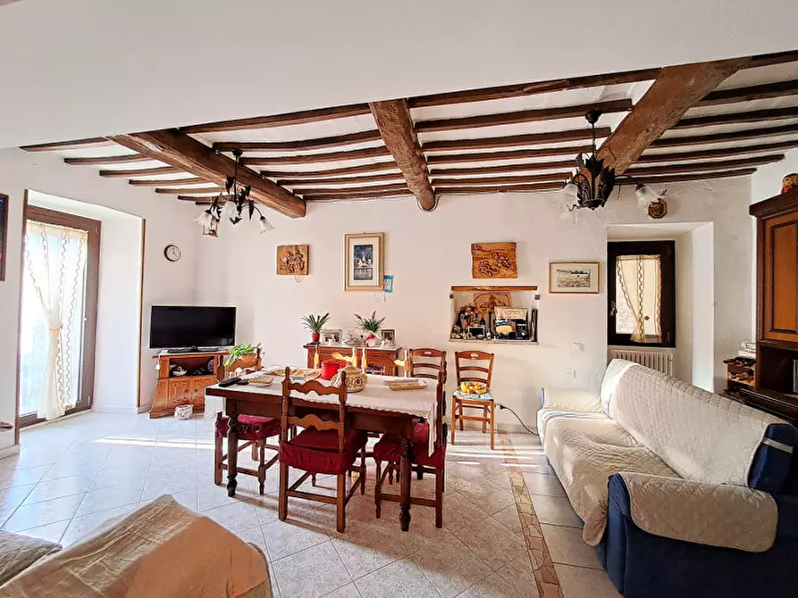 Immagine 2 di Appartamento in vendita  a Passignano Sul Trasimeno