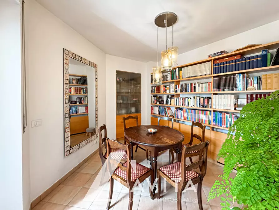 Immagine 9 di Appartamento in vendita  in Giuseppe-Verdi-Straße - Via Giuseppe Verdi a Merano .Meran.