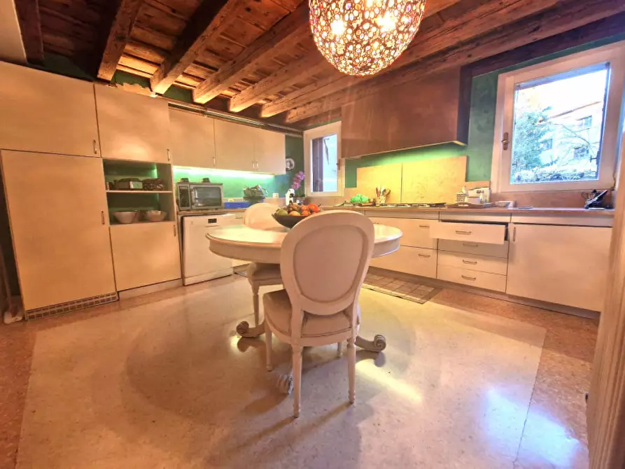 Immagine 21 di Appartamento in vendita  in Contra' Cornoleo VICENZA a Vicenza