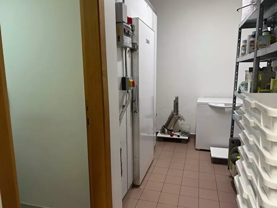 Immagine 3 di Attività commerciale in vendita  in Via Alessandro Manzoni a Albignasego