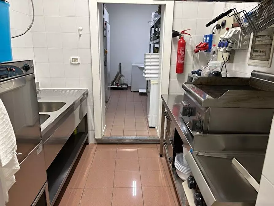 Immagine 4 di Attività commerciale in vendita  in Via Alessandro Manzoni a Albignasego