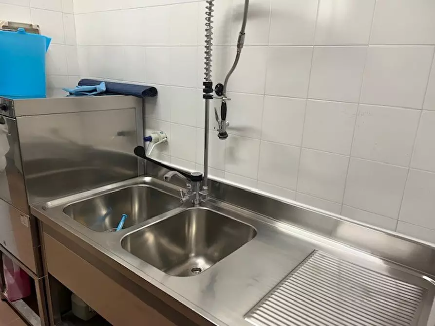 Immagine 5 di Attività commerciale in vendita  in Via Alessandro Manzoni a Albignasego