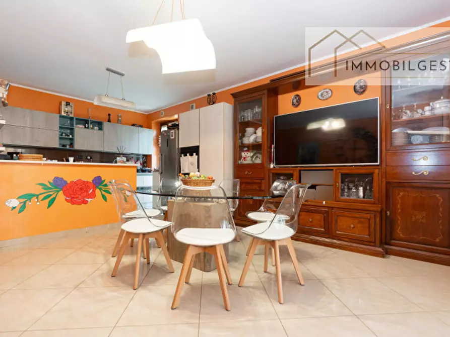 Immagine 2 di Villa in vendita  in Via Giacomo Leopardi 2 a San Gillio