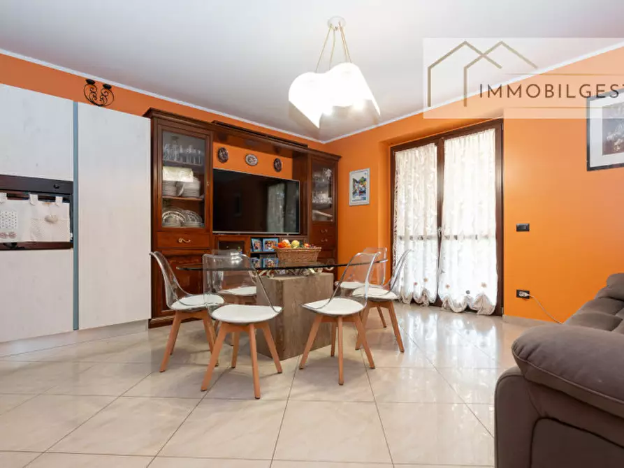 Immagine 3 di Villa in vendita  in Via Giacomo Leopardi 2 a San Gillio