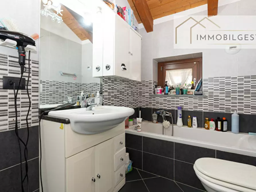 Immagine 17 di Villa in vendita  in Via Giacomo Leopardi 2 a San Gillio