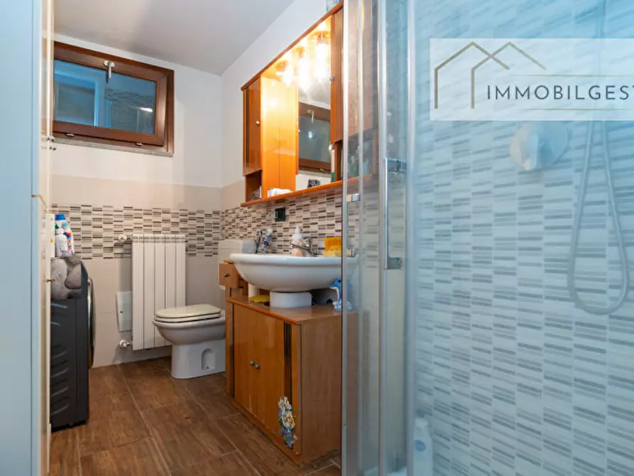 Immagine 18 di Villa in vendita  in Via Giacomo Leopardi 2 a San Gillio