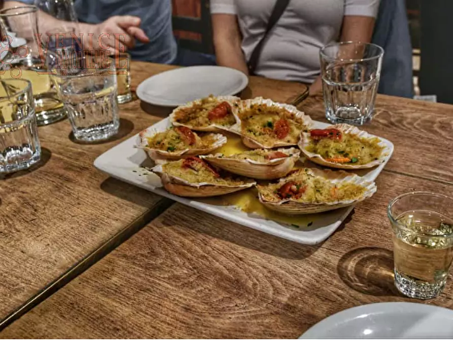 Immagine 4 di Attività commerciale in vendita  a Venezia