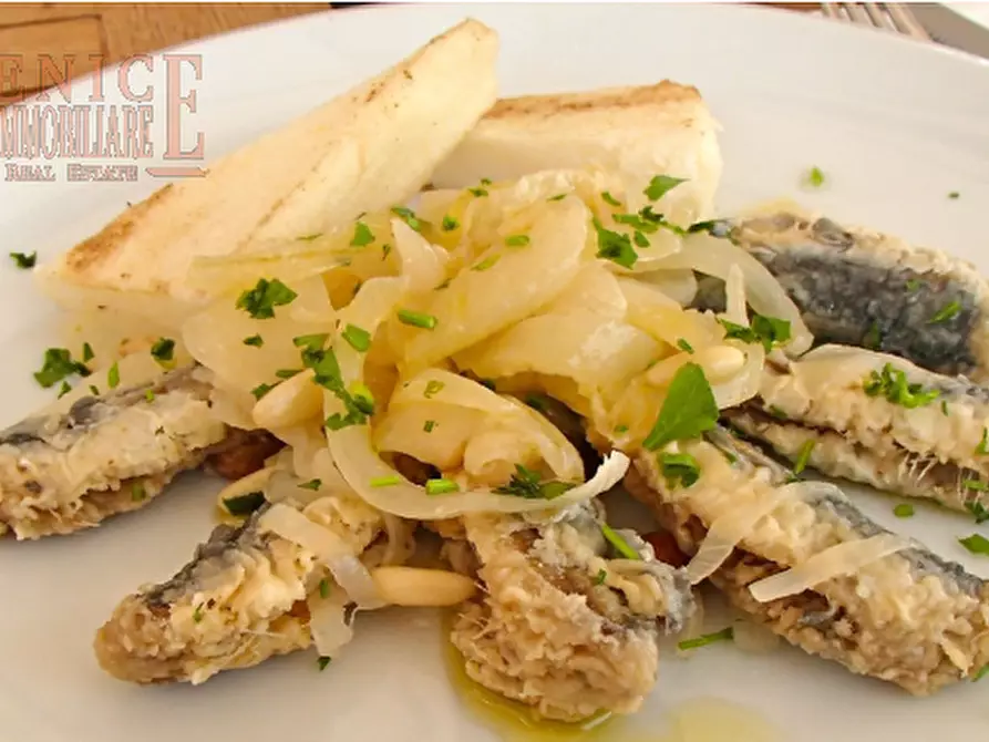 Immagine 8 di Attività commerciale in vendita  a Venezia