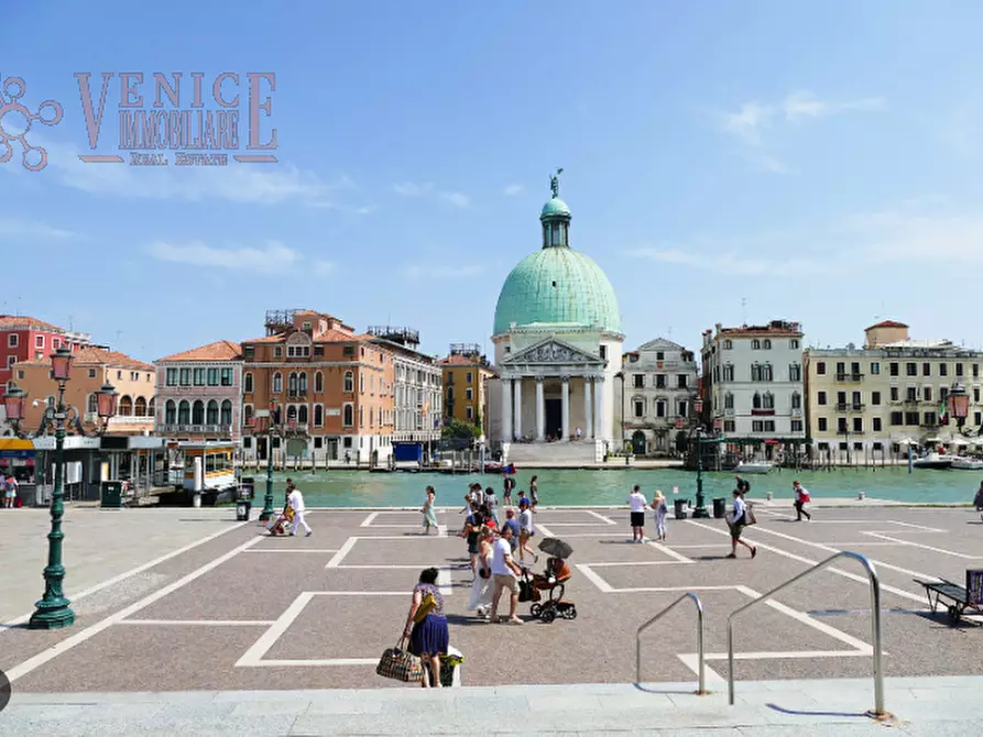 Immagine 10 di Attività commerciale in vendita  a Venezia