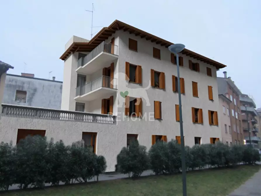 Immagine 1 di Palazzo in vendita  in Via Bertaldia ,27 a Udine