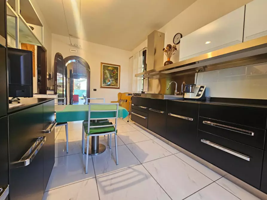 Immagine 31 di Villa in vendita  a Nerviano