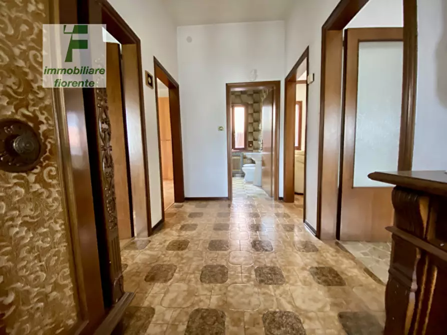 Immagine 2 di Casa indipendente in vendita  in VIA MONTA' a Padova