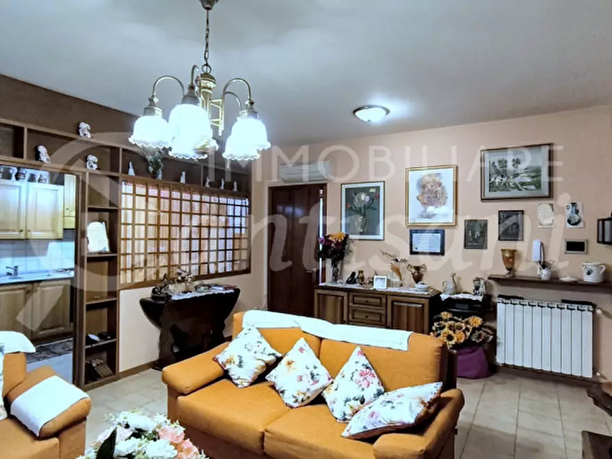 Immagine 2 di Appartamento in vendita  in Via Emilia a Firenze