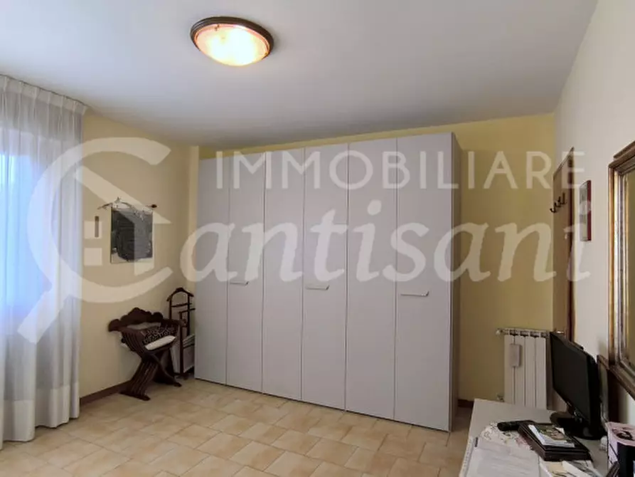 Immagine 8 di Appartamento in vendita  in Via Emilia a Firenze