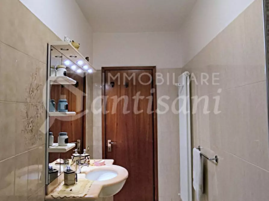 Immagine 9 di Appartamento in vendita  in Via Emilia a Firenze