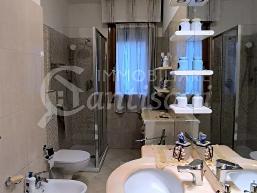 Immagine 18 di Appartamento in vendita  in Via Emilia a Firenze