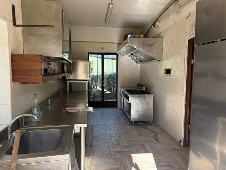 Immagine 11 di Negozio in affitto  in Via Francesco Spirito a Salerno