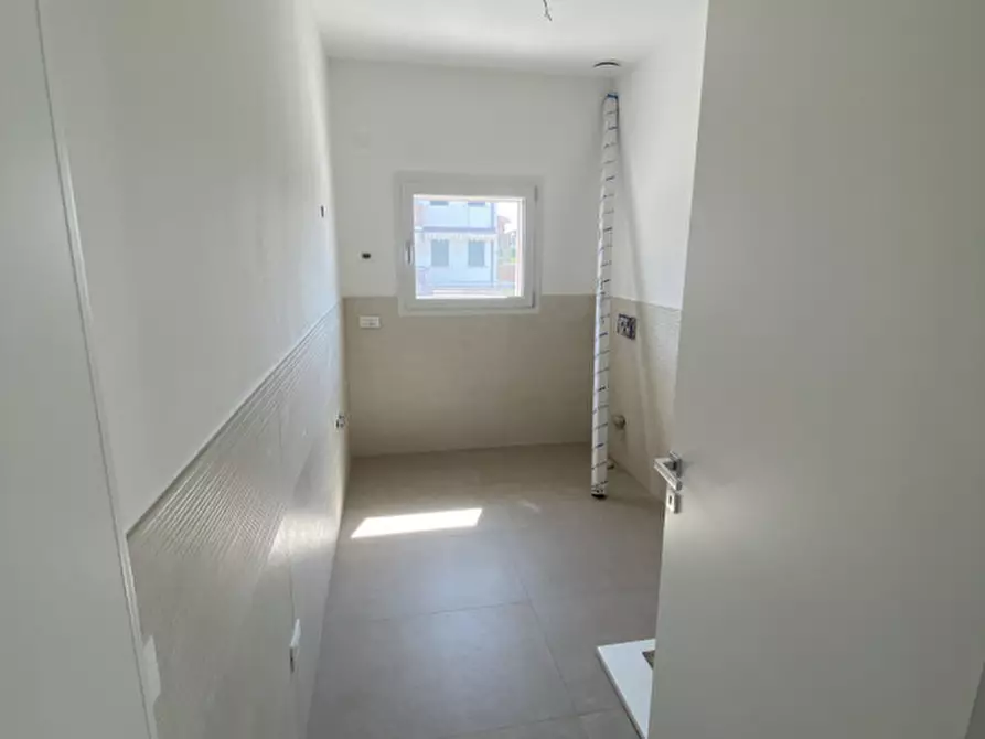 Immagine 8 di Casa bifamiliare in vendita  a Campolongo Maggiore