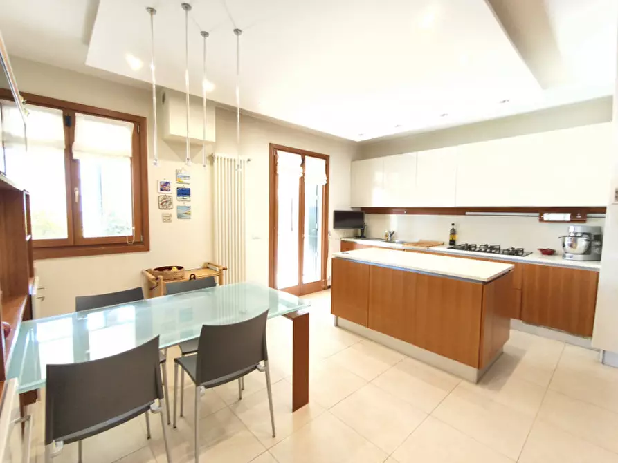 Immagine 10 di Attico in vendita  in Piazza Cortesi a Abano Terme