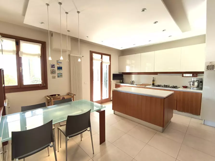 Immagine 11 di Attico in vendita  in Piazza Cortesi a Abano Terme