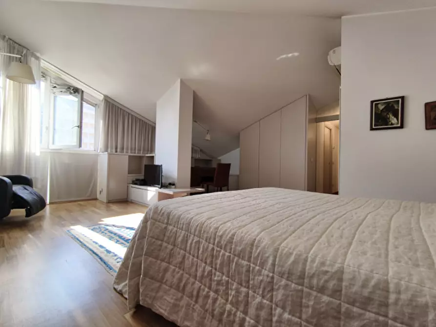 Immagine 45 di Attico in vendita  in Piazza Cortesi a Abano Terme