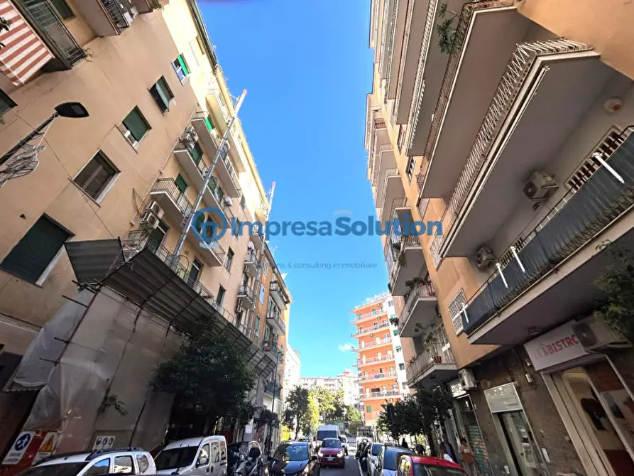 Immagine 2 di Negozio in affitto  in Via Maurizio De Vito Piscicelli a Napoli