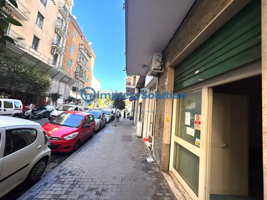 Immagine 4 di Negozio in affitto  in Via Maurizio De Vito Piscicelli a Napoli