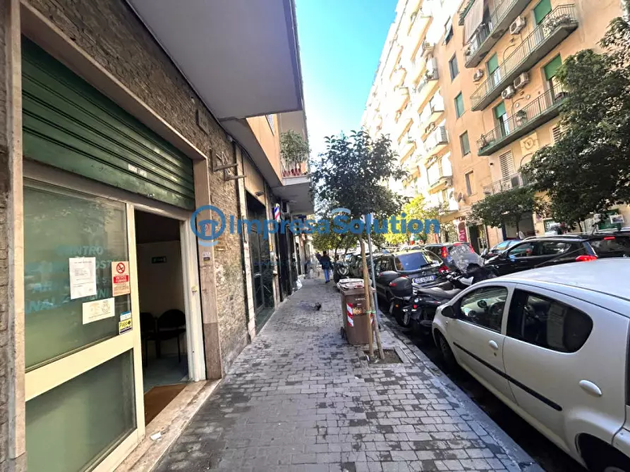 Immagine 5 di Negozio in affitto  in Via Maurizio De Vito Piscicelli a Napoli