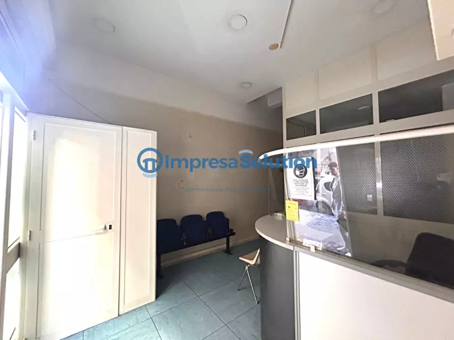 Immagine 9 di Negozio in affitto  in Via Maurizio De Vito Piscicelli a Napoli