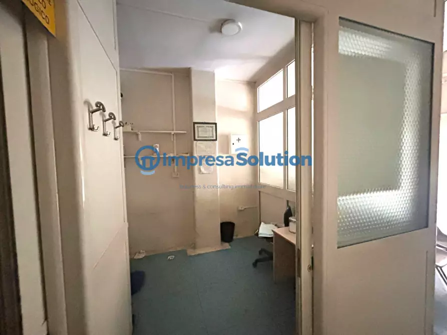 Immagine 13 di Negozio in affitto  in Via Maurizio De Vito Piscicelli a Napoli