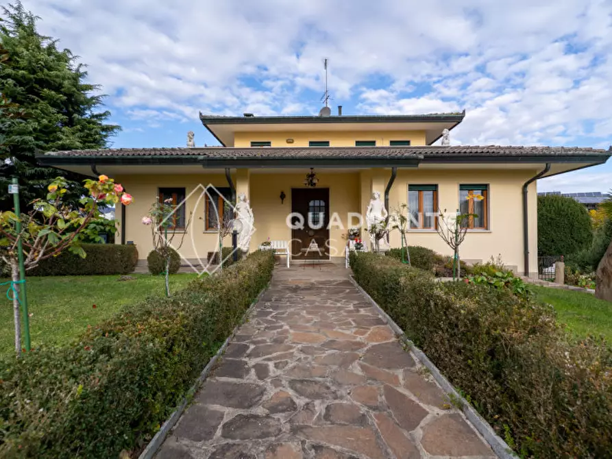 Immagine 1 di Villa in vendita  in Via Monselice 14 a Pernumia