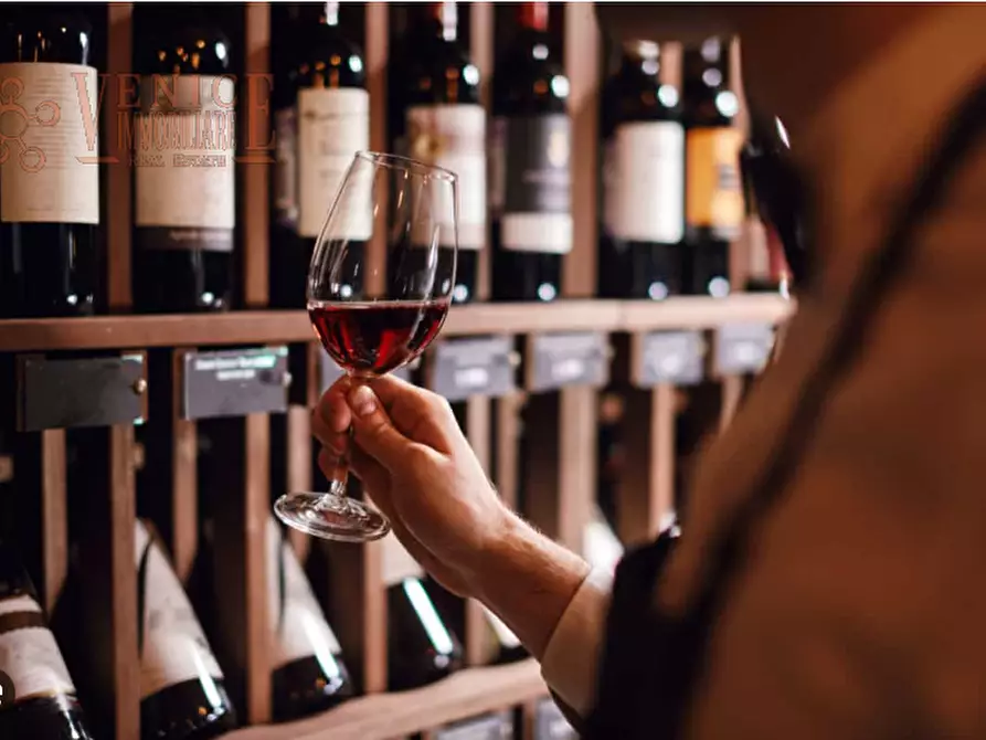 Immagine 2 di Attività commerciale in vendita  a Venezia