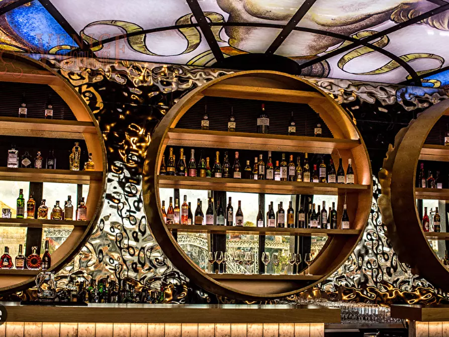 Immagine 4 di Attività commerciale in vendita  a Venezia