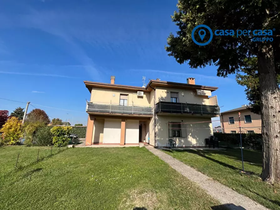 Immagine 2 di Casa trifamiliare in vendita  in Via Michelangelo, 9 a Ostiglia