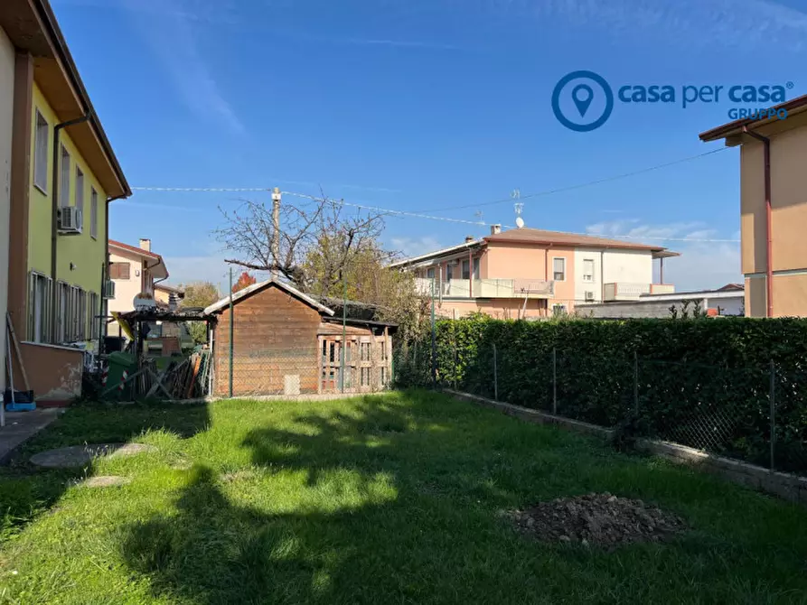 Immagine 11 di Casa trifamiliare in vendita  in Via Michelangelo, 9 a Ostiglia